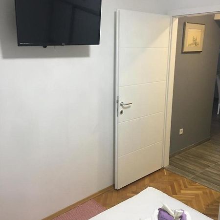 Apartments Sara Слатине Экстерьер фото