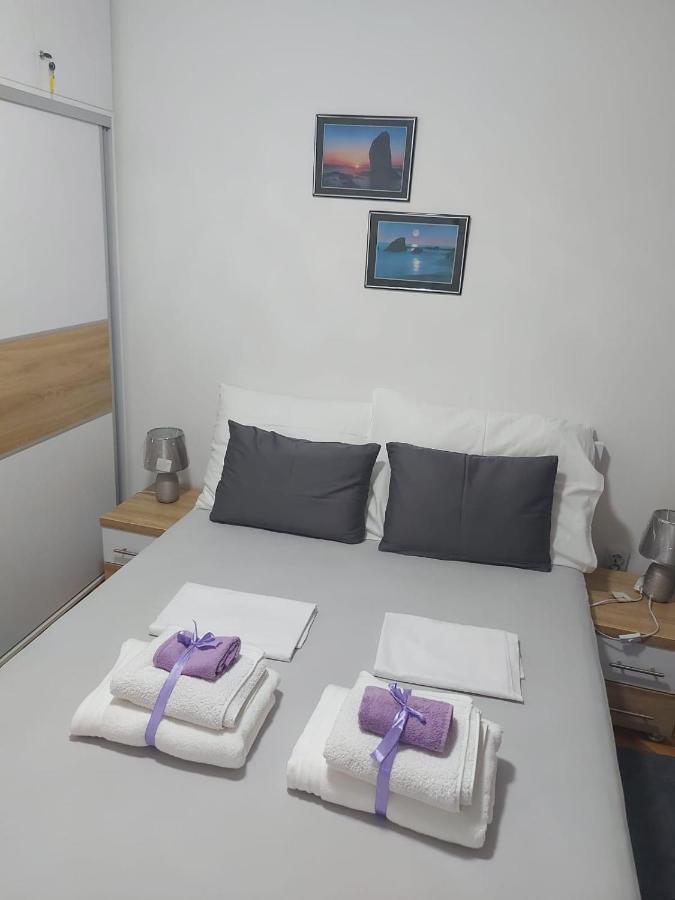 Apartments Sara Слатине Экстерьер фото