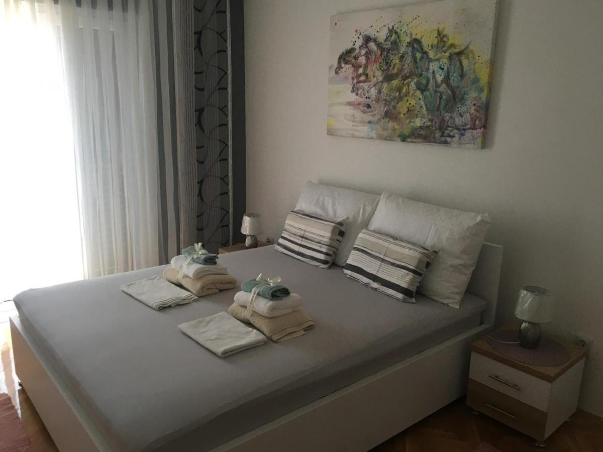 Apartments Sara Слатине Экстерьер фото