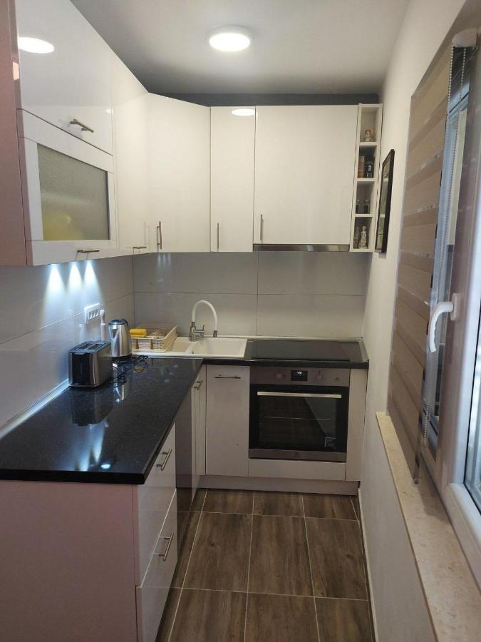 Apartments Sara Слатине Экстерьер фото