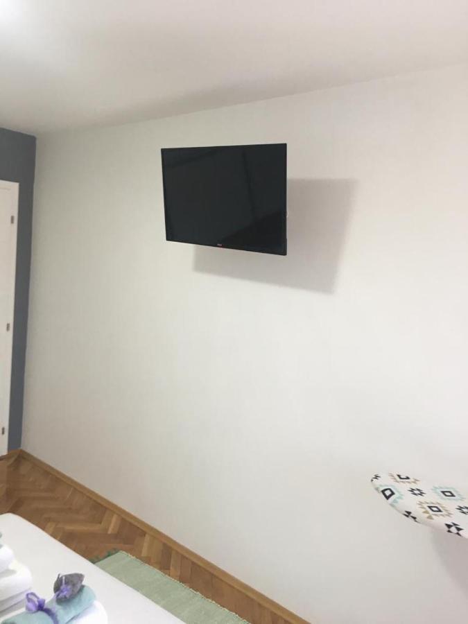 Apartments Sara Слатине Экстерьер фото