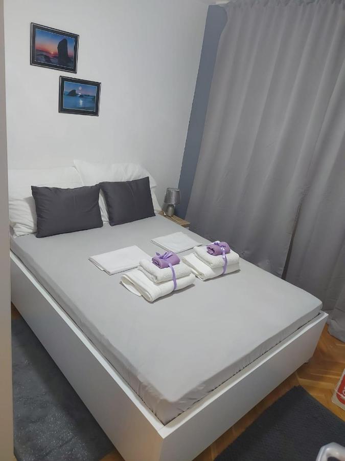 Apartments Sara Слатине Экстерьер фото