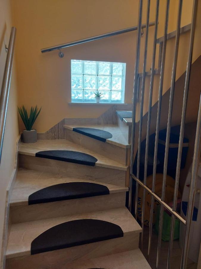 Apartments Sara Слатине Экстерьер фото