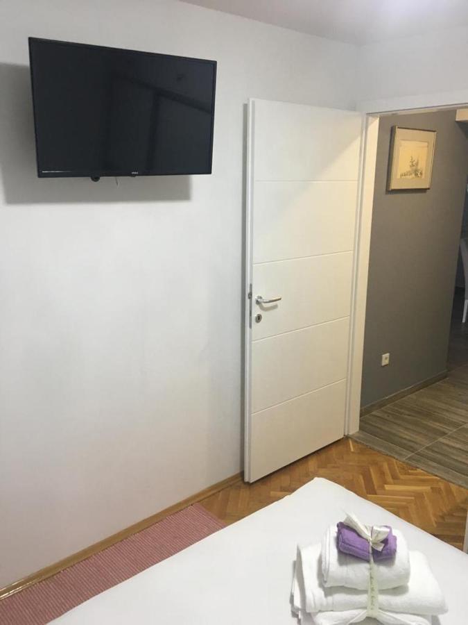 Apartments Sara Слатине Экстерьер фото