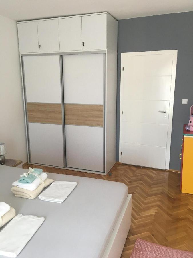 Apartments Sara Слатине Экстерьер фото