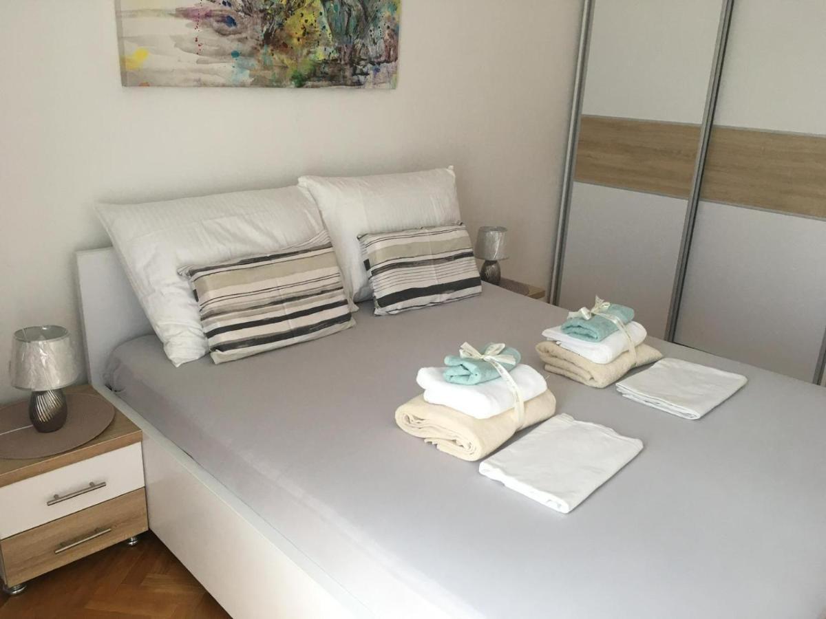 Apartments Sara Слатине Экстерьер фото
