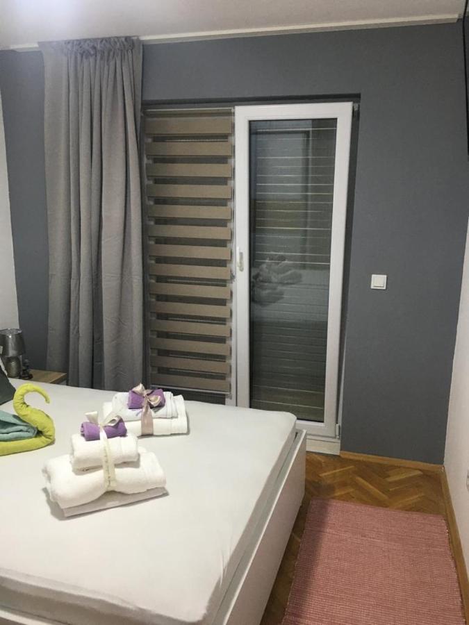 Apartments Sara Слатине Экстерьер фото